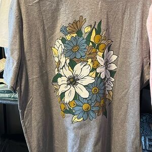 Goodfellow & Co Gray Tee with Floral Design